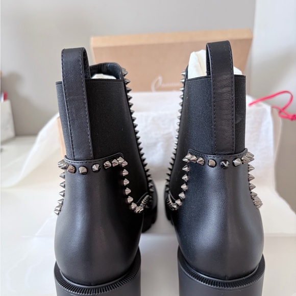 Christian Louboutin Elegant White and Red Intimates - Picture 5 of 7